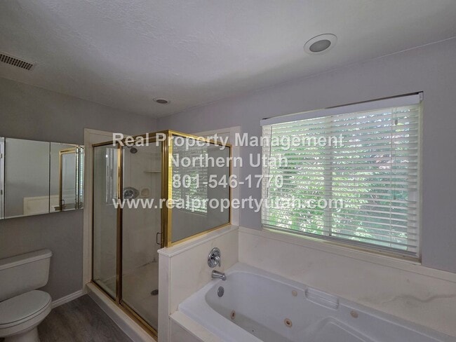 Building Photo - Updated 5 Bed 5 Bath Layton House Available!