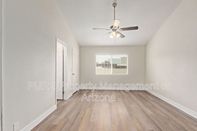 Building Photo - 3915 W Thunderbird Rd