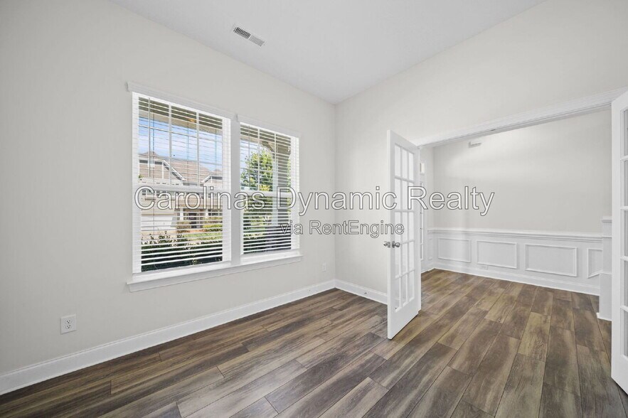 Building Photo - 1106 Cigar Ln