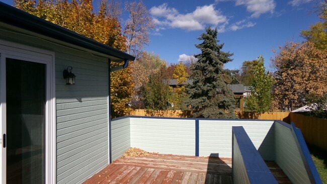 Building Photo - 924 Queens Ct