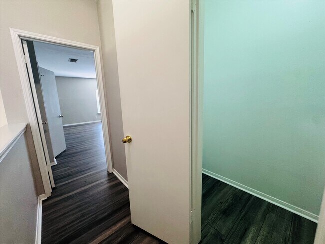 Building Photo - 7352 Regency Square Ct