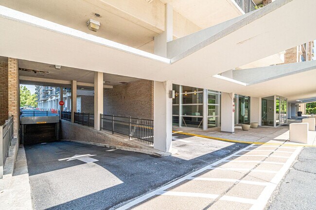 Building Photo - Studio Condo with all utilities included for rent!