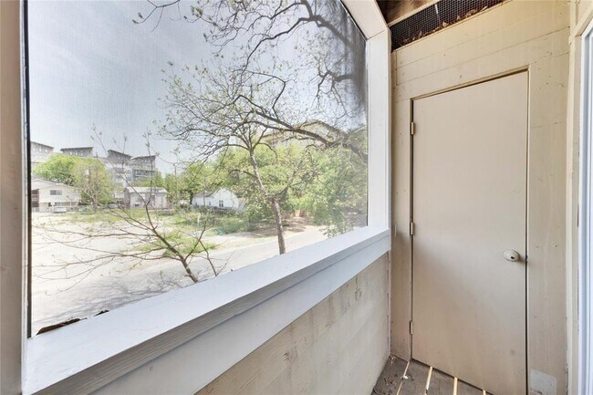 Building Photo - 2510 San Gabriel St