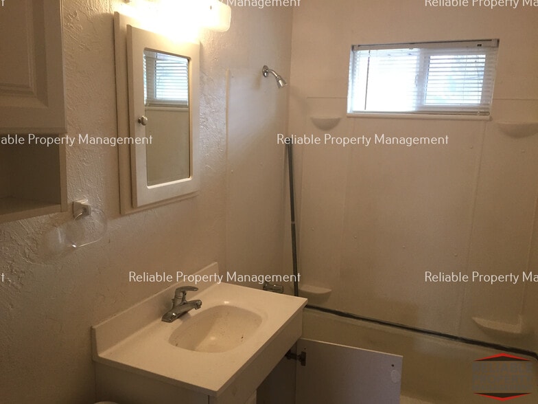 Building Photo - 657 Tendoy Dr