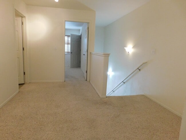 Building Photo - Townhome North GJ!!