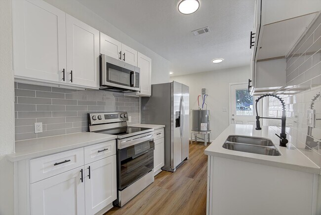 Building Photo - 6608 Avenue O