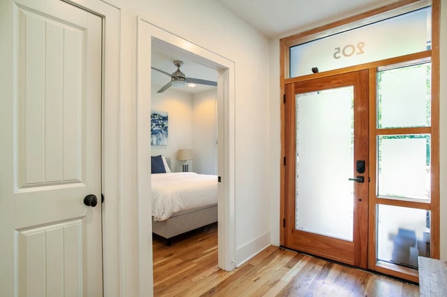 Building Photo - 205 Mews Way