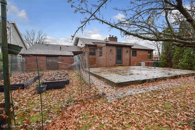 Building Photo - 21775 Hillsdale Ave