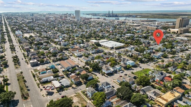 Building Photo - 918 Winnie St