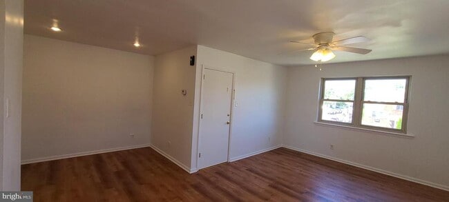 Building Photo - 9403 Lansford St