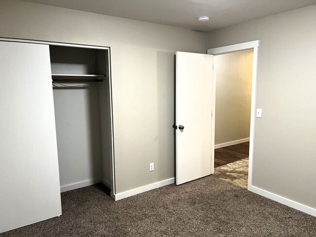 Building Photo - Newley updated 3-bedroom home features fen...