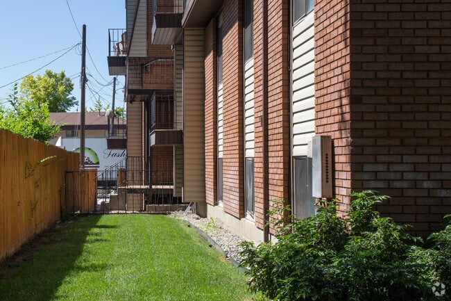 Building Photo - Regency Apartments
