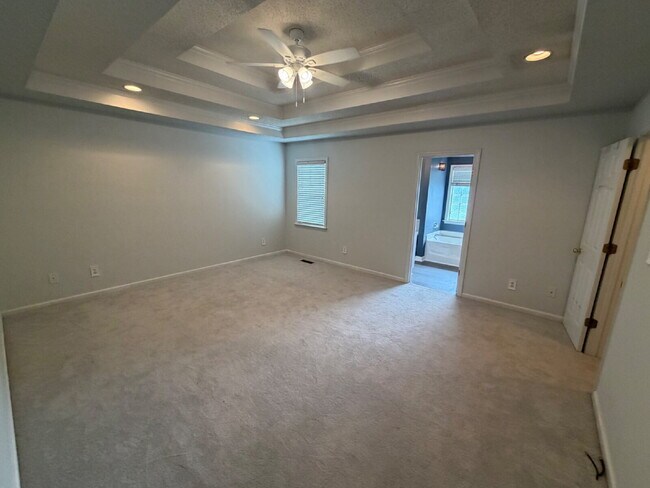 Building Photo - Updated 3 BR Home in Woodridge Estates~LAWN CARE INCLUDED