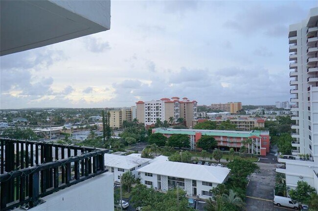Building Photo - 525 N Ocean Blvd