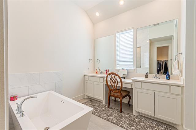 Building Photo - 504 Lavender Dr