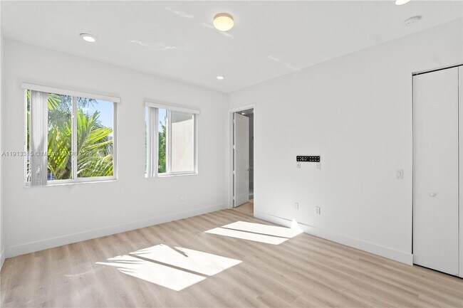 Building Photo - 10441 NW 66th St