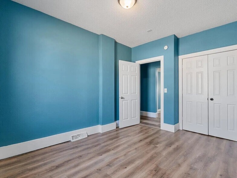 Building Photo - 621 7th St