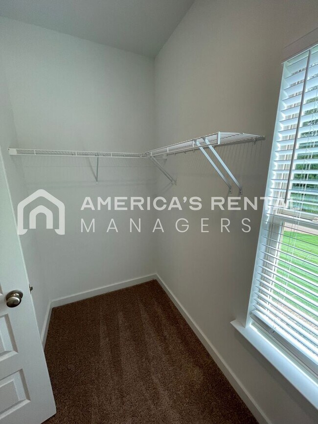 Building Photo - Home for Rent in Weaver, AL!!! Available to View Now! PRICE REDUCTION!! Sign a 13-month lease by ...