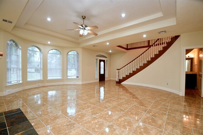 Building Photo - 5211 Holly View Dr