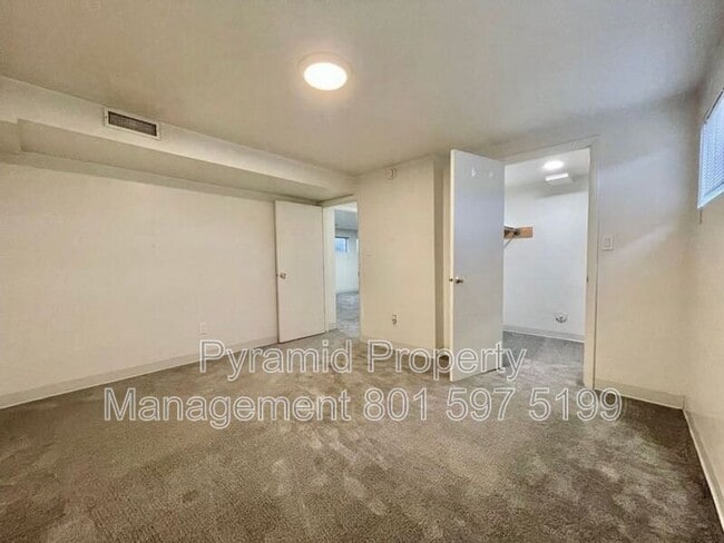 Building Photo - 874 E Angelina Ave