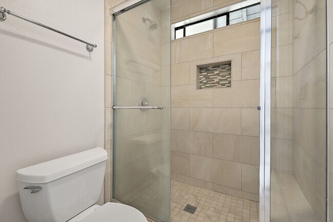 Building Photo - Remodeled 3-Bedroomn 2.5-Bathroom Townhome