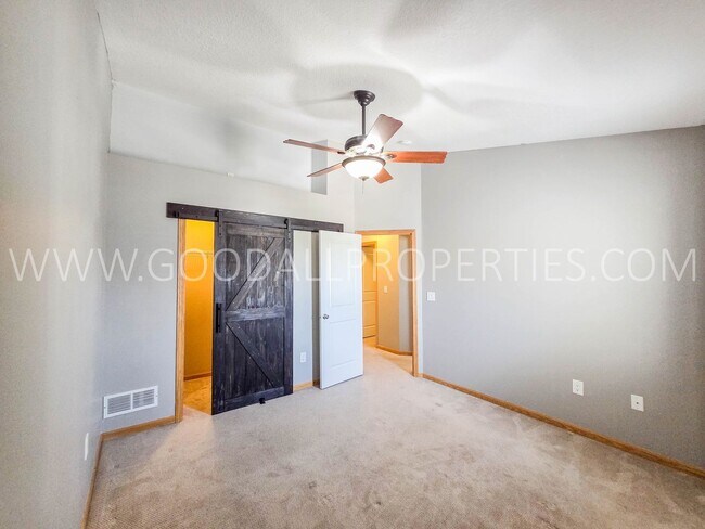 Building Photo - Beautiful 2 Bed, 2 Bath Townhome with 2-Car Garage in Ankeny!