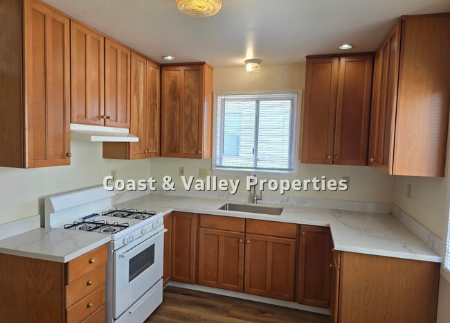 Building Photo - 226-228 Lang Street, Salinas, CA 93901