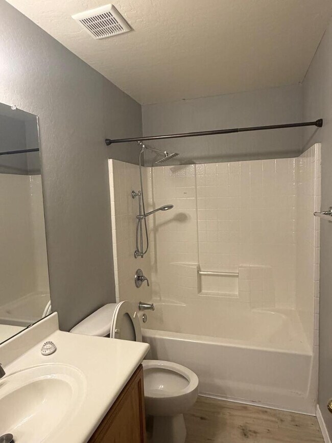 Building Photo - 5460 S Scott Pl