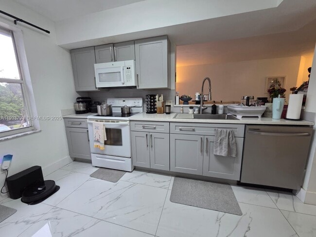 Building Photo - 9610 NW 2nd St