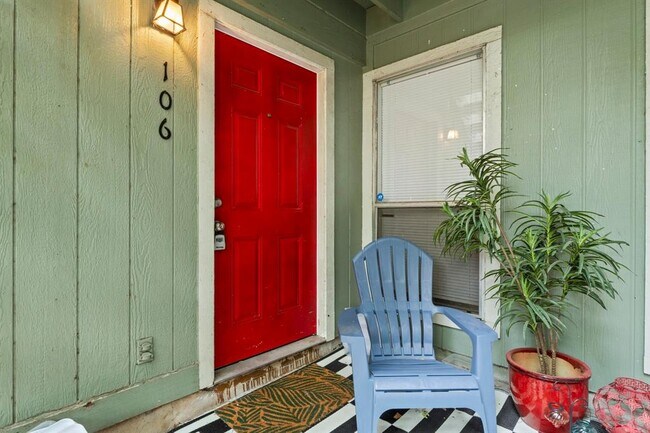 Building Photo - 2708 S 1st St