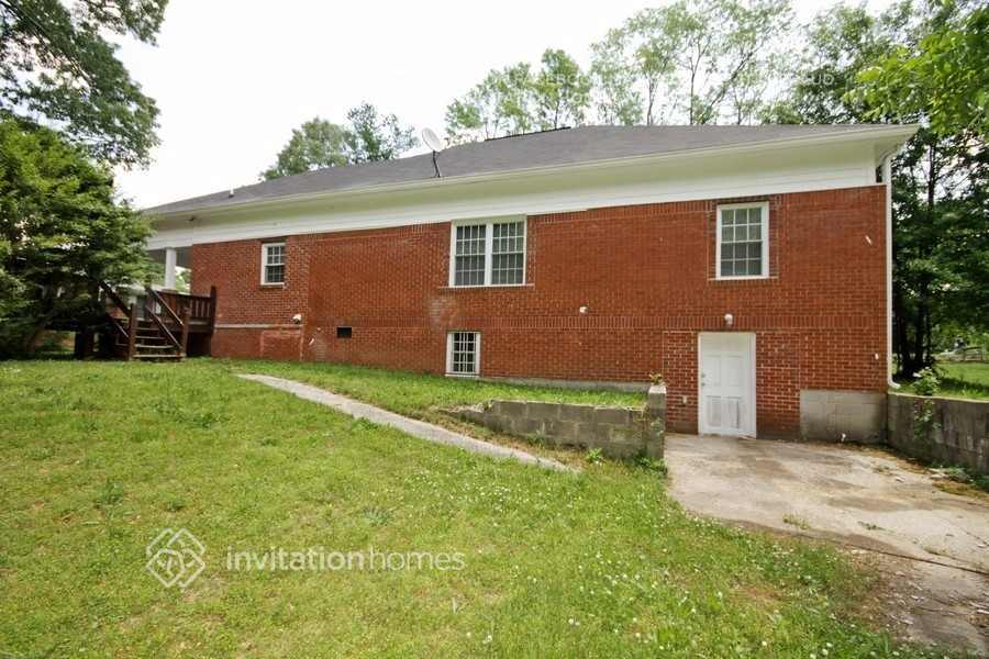 Building Photo - 6323 Temple St