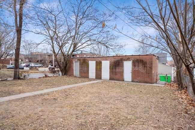 Building Photo - You're Gonna L-ike-ul-burger this one