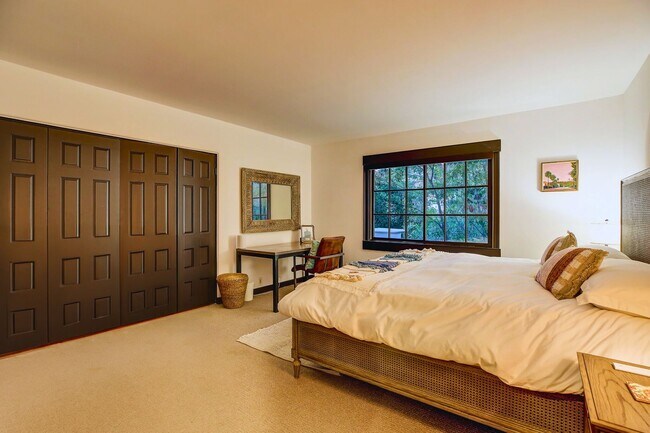 Building Photo - Fully Furnished Luxurious Spanish Mediterranean Villa in Hollywood Hills: 4-Bedroom, 2.5-Bath Ret...