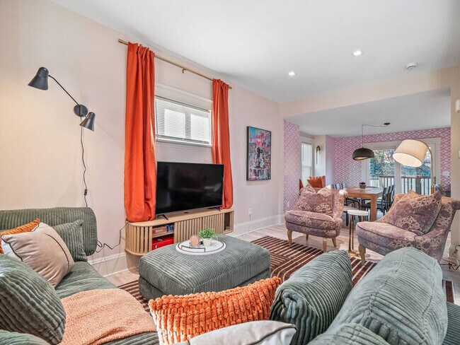 Building Photo - 6110 Ellen Ave