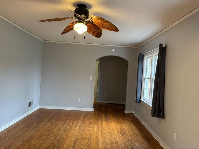 Building Photo - 3 Bedroom on large lot