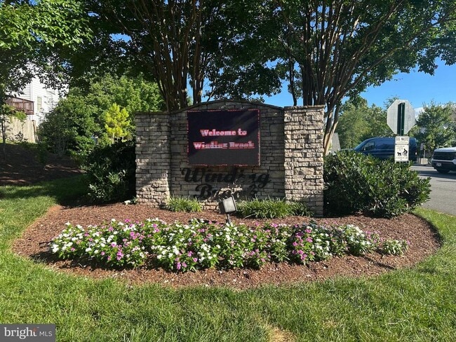 Building Photo - 4002 Summer Hollow Ct