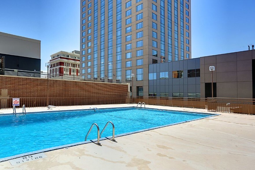 Outdoor heated pooll - 1020 15th St