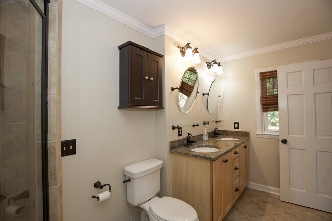 Building Photo - Stunning home in Weymouth Woods Southern P...