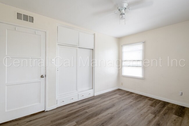 Building Photo - 3 Bedroom/1 Bath Home - $1895 per month!