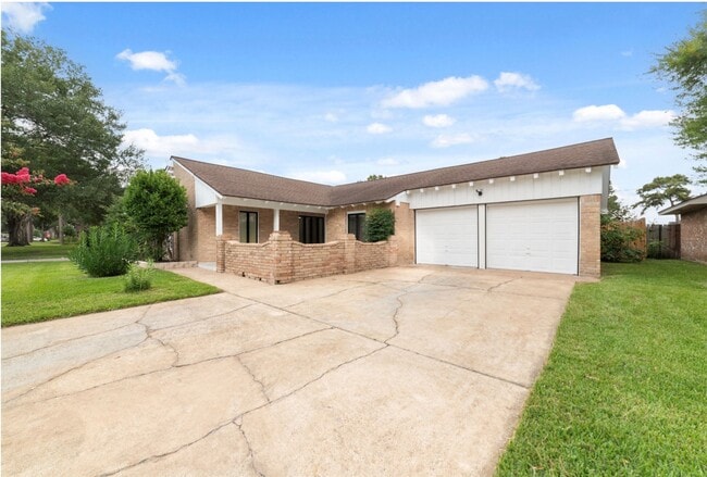 Building Photo - 11411 Ash Creek Dr