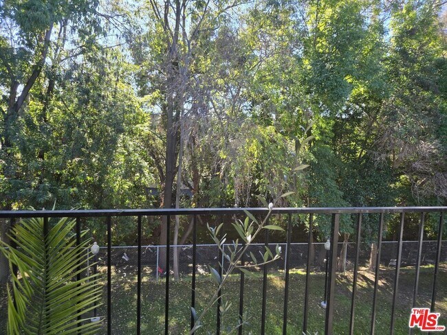 Building Photo - 991 S Idaho St