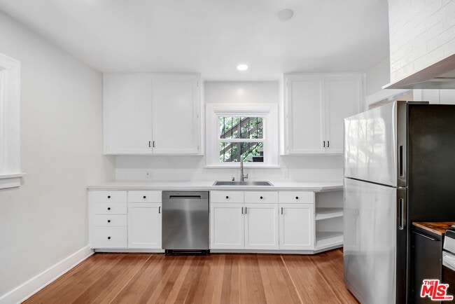 Building Photo - 942 Croft Ave