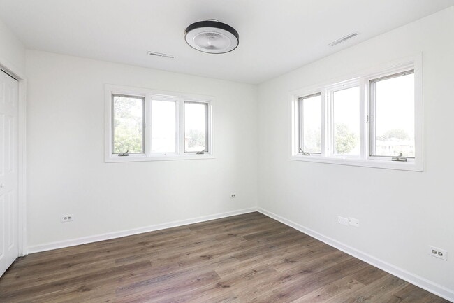 Building Photo - 5907 W 89th St