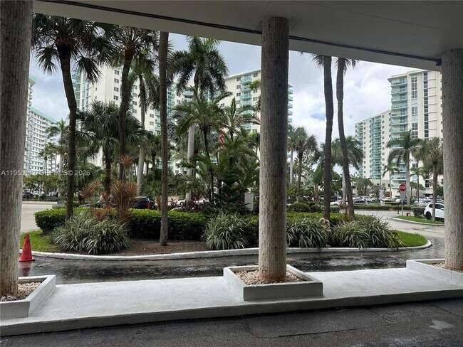 Building Photo - 3800 S Ocean Dr