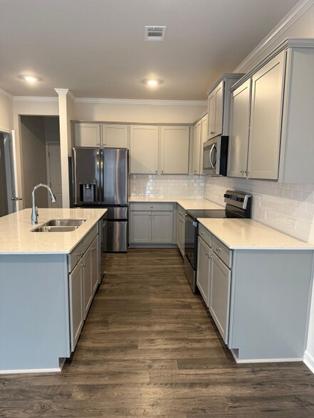 Building Photo - 5135 Tulip Sq