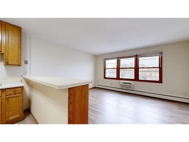 Building Photo - 2216 Pleasant Ave