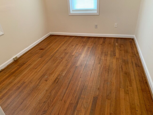 Building Photo - Two Bed Duplex Near Avondale! Great location!