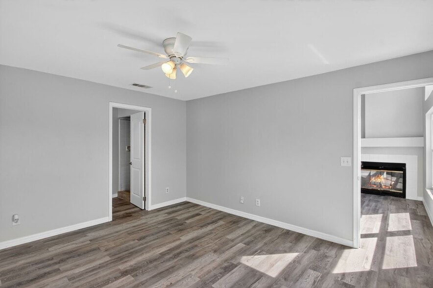 Building Photo - 250 Lakebreeze Cir