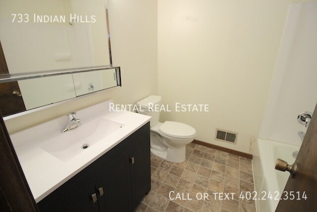 Building Photo - 733 Indian Hills Dr