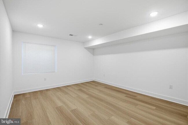 Building Photo - 3931 Fairmount Ave